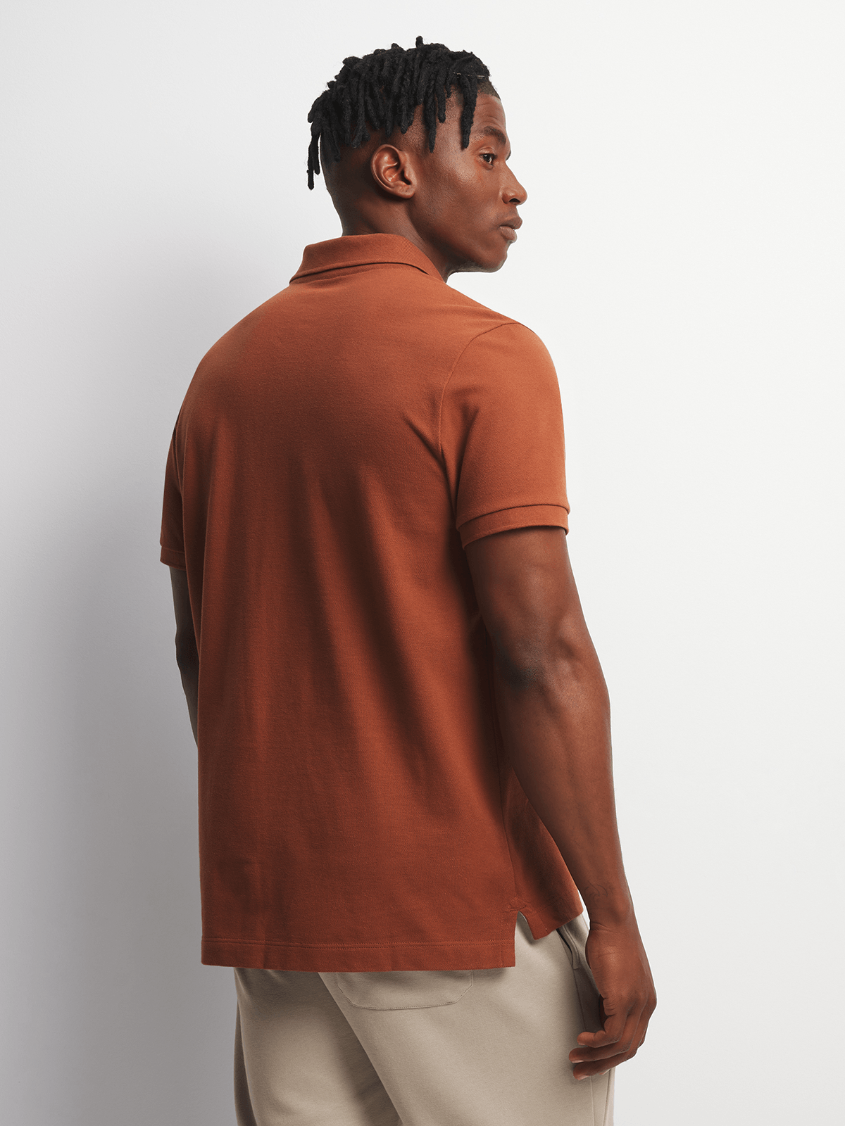 Men&#39;s Pique Tobacco Brown Golfer Shirt: Breathable Cotton, Regular Fit, Short Sleeve