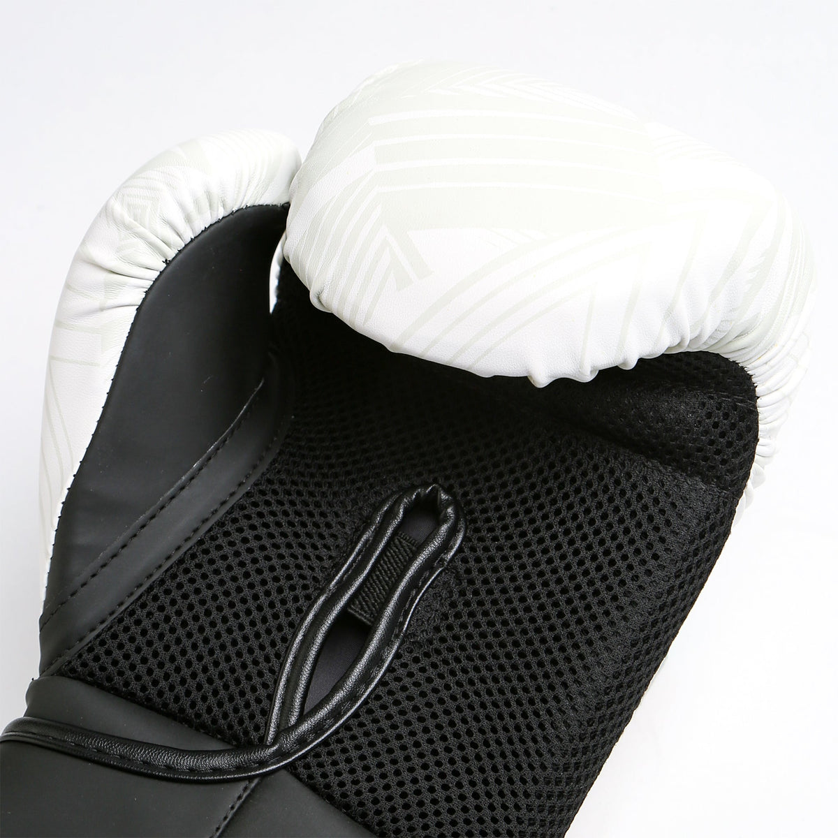 SPARK TRAINING GLOVES - WHITE GEO STRUCTURE