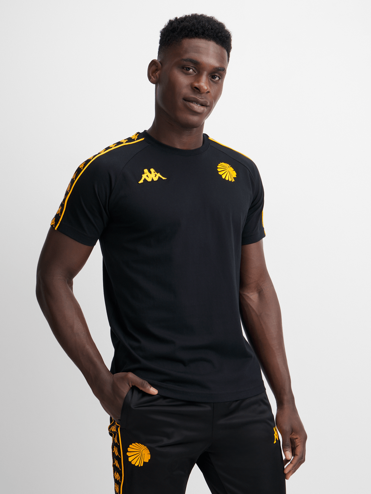 Kappa Men&#39;s Kaizer Chiefs 222 Banda Coena Slim-Fit Black Cotton Tee